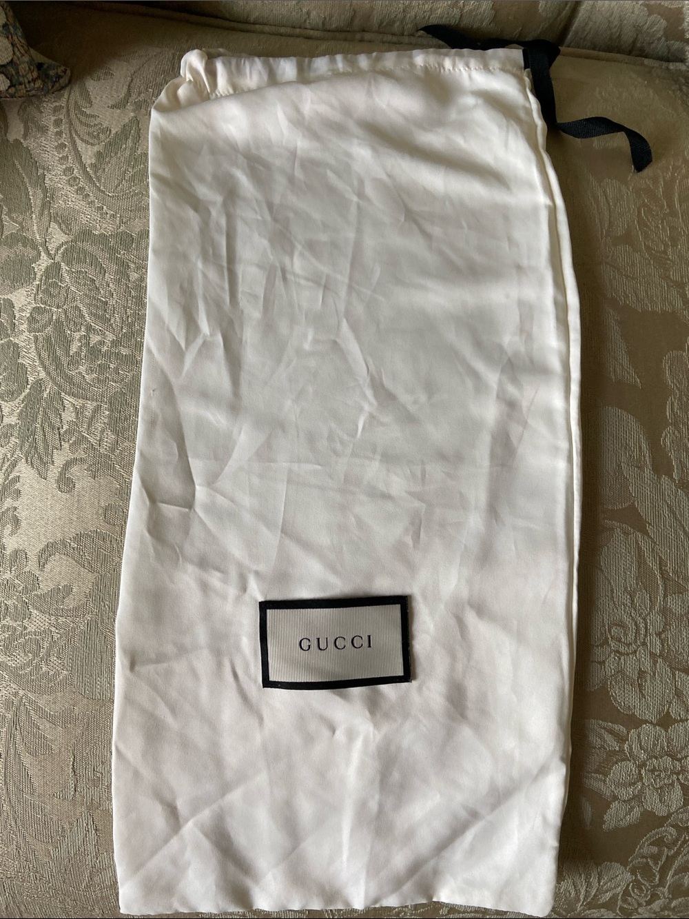 Gucci White Drawstring Shoe Dust Bag with Black Logo Patch
